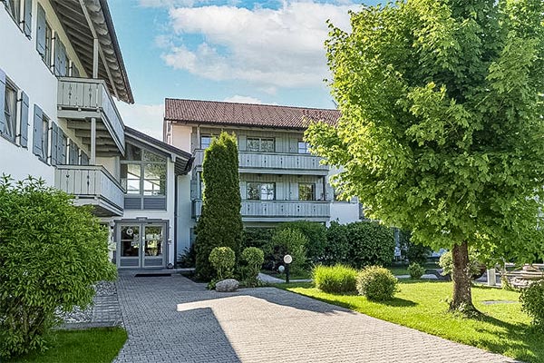 Eingang zur Ferienwohnanlage mit Pool